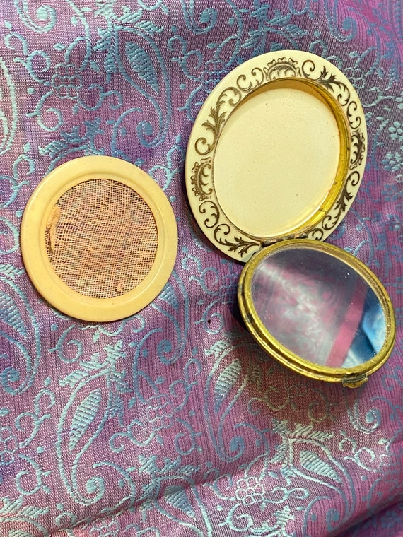 French 1930’s powder compact, Round cream cellulo… - image 8