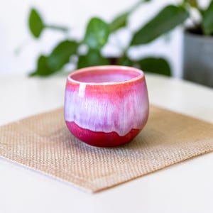 Tasse à café en céramique fabriquée à la main - Tasse en poterie artisanale tournée : Avalanche rose