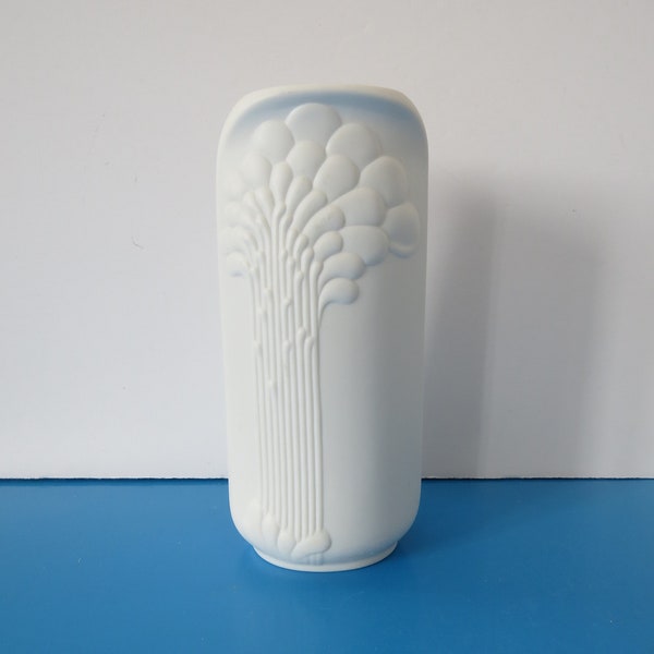 Vintage White German AK Kaiser Small Vase, Designed by Michaela Frey, MMC, 1970s, Numbered 666/7, Made in West Germany