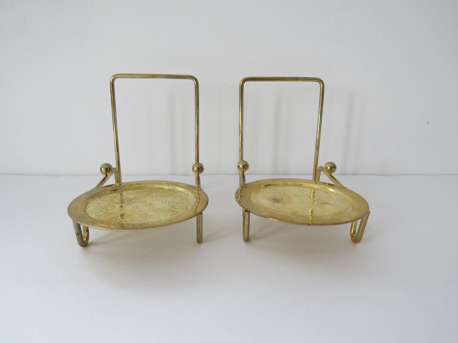 Etched Rack Vintage Goldtone Etched Metal Stand Holder Rack for Teacup and Saucer ...