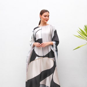 Traum Kaftan unter 50 Dollar, Kaftan maßgeschneiderte Höhe, Kaftan Frühling Hochzeitsgast Kleid, Abstrakter Druck schwarz und weiß Kaftan gemischt Seide