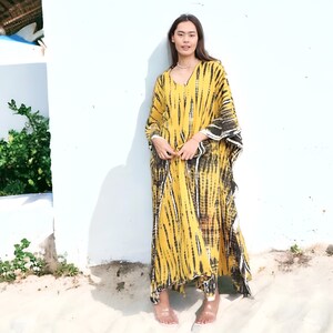 Vestido caftán largo teñido anudado, vestido playero amarillo, regalo de dama de honor, ropa de verano de talla grande hecha a mano, regalo personalizado, ropa de resort, caftán