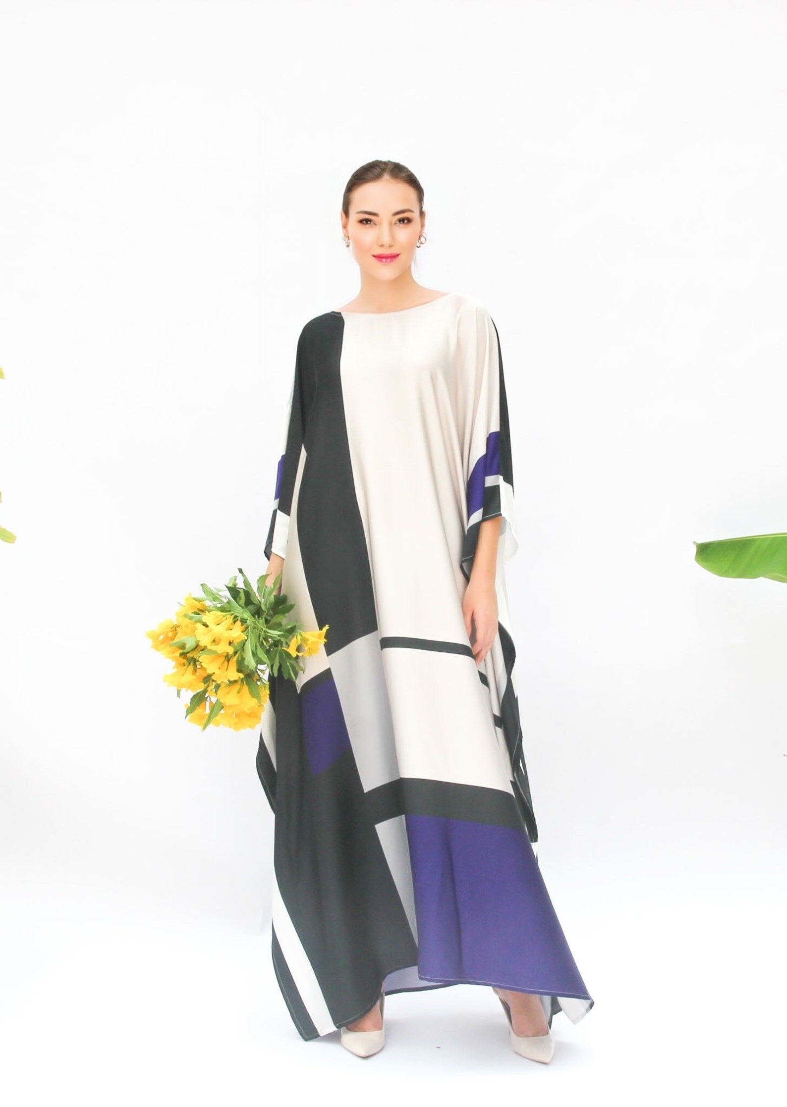 Monochrome Flower Short Sleeve Abstract Kaftan