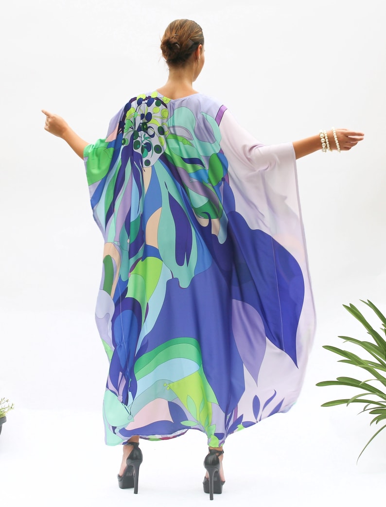 Voyage de croisière de vacances de robe abstraite de caftan bleu, vêtements de plage de robe de villégiature de caftan de vacances, caftan de soie mélangée pleine longueur, robe faite sur commande image 3