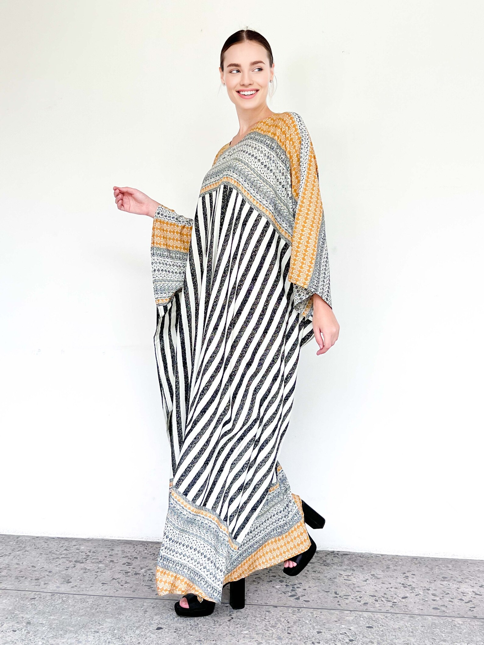 Essential Abaya - Kaftan Fit - Lemonade