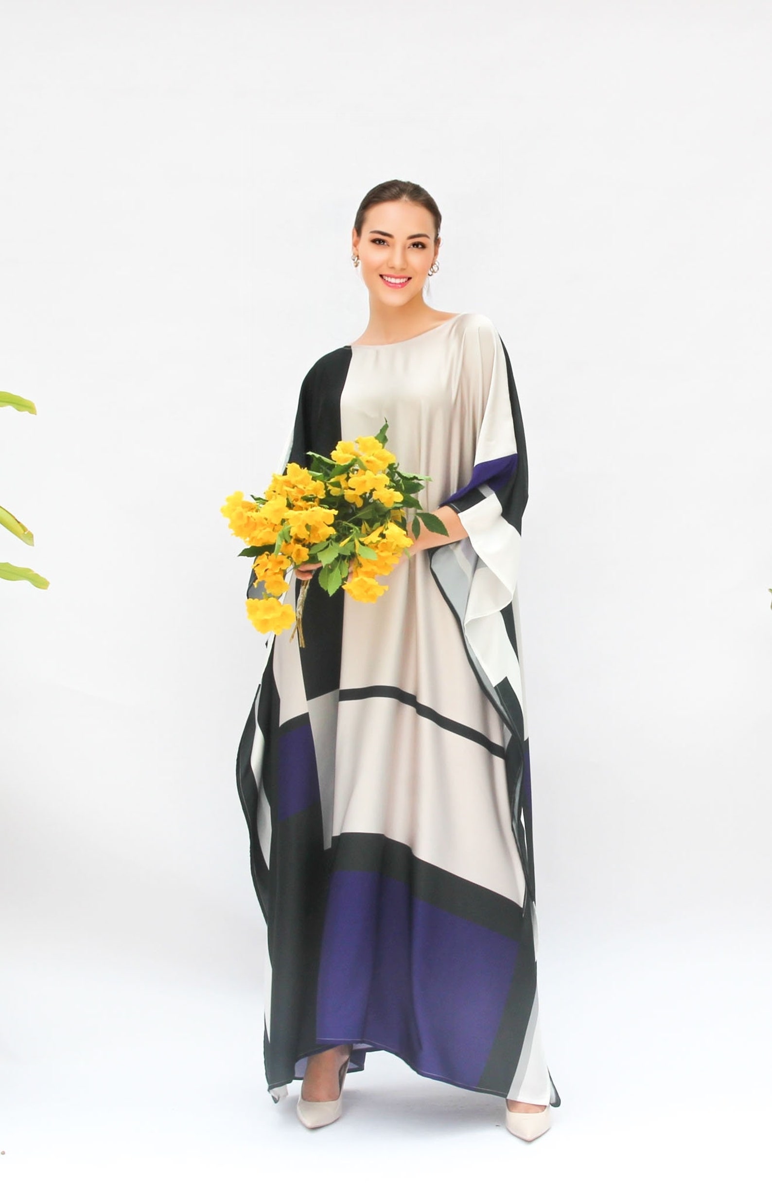 Abstract print contrast embellished caftan