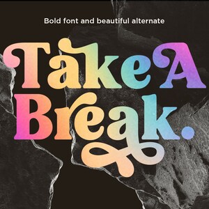 Op de afbeelding: Een kleurrijk grafisch ontwerp met de tekst "Take A Break". De tekst is in een vet, retro lettertype met een regenboogkleurige gradi&euml;nt.