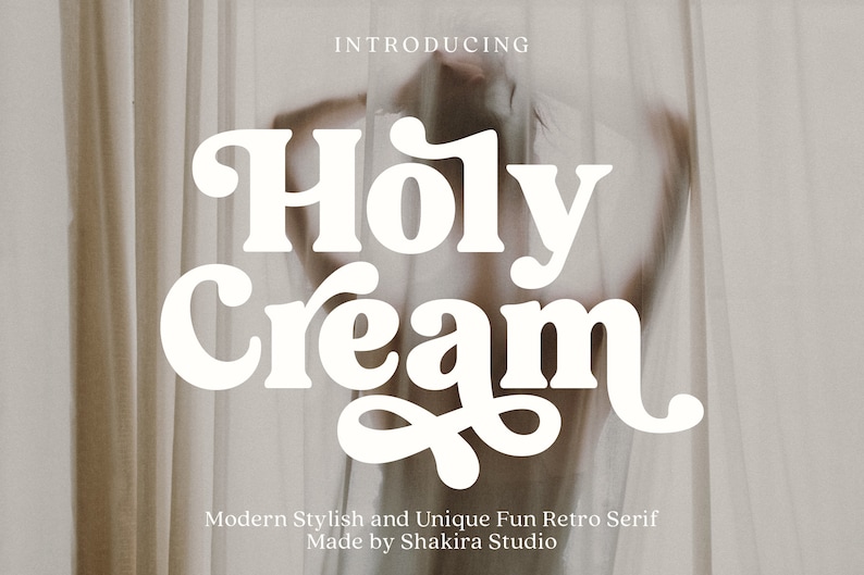 Op de afbeelding: Introductie van Holy Cream, een modern, stijlvol en uniek leuk retro-serif-lettertype. Gemaakt door Shakira Studio.