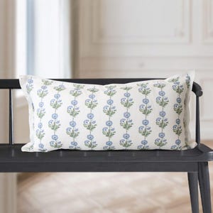 Federa per cuscino con stampa a blocchi blu // Federa per cuscino con motivo floreale blu // Cuscino lombare // Cuscino decorativo // Federa per cuscino 14 x 28 // Amalthea