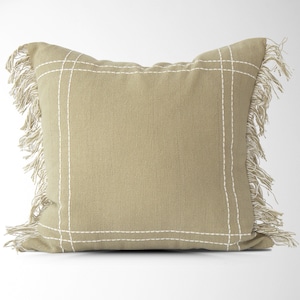 Housse de coussin Saratoga Crosshatch (Sauge) || Housse de coussin 20 x 20 po || Bords brodés avec franges latérales || Housse de coussin bohème sauge