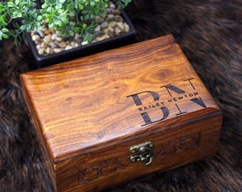 Custom Hand-carved wooden Box, Hunting Knife, Memory Box, Keepsake Box, Knife Storage Box, Christmas Gift, Personalized Box, Man Box, Box