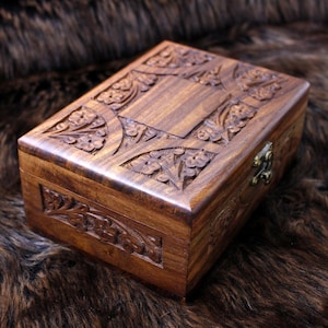 Hand-Carved Rosewood Box: Personalized Keepsake, Knife Storage