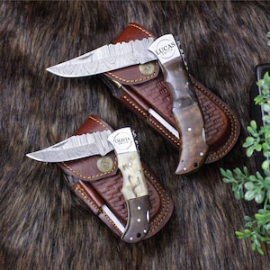 Set of 2 Damascus Steel Folding Knives, Rams Horn and Walnut Handle, Personalized Pocket Knife with Leather Sheath, His and Hers Couple Gift