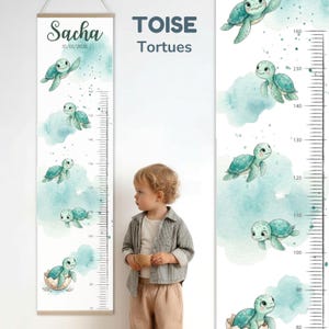 Può includere: Un'altezza per bambini con illustrazioni di tartarughe marine e il testo "TOISE Tortues". Il grafico include una scala di misurazione in centimetri e il nome "Sacha" con una data.