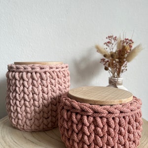 Crochet basket with wooden lid | Storage | Utensilo| Gift idea | basket | Baskets | Order| Living room | bathroom | hallway | Mini cans