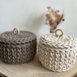 Crochet basket with lid | Storage | Utensil holder | Gift idea | Basket | Baskets | Organization | Living room | Bathroom | Hallway | Crocheted | Bobbiny