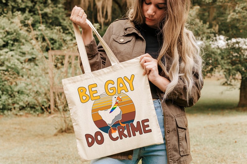 Be Gay Do Crime Tote Bag, Funny Duck Goose Gift Bag, LGBTQ Pride Tote, Equal Rights Gifts, Lesbian Bisexual Transexual, LGBT Shoulder Bags immagine 4
