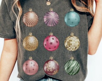 Confort Couleurs Ornements de Noël Chemise Arbre de Noël Coupe T-Shirt Fête de Noël TShirt Vacances T-shirt Décorations de Noël Tee