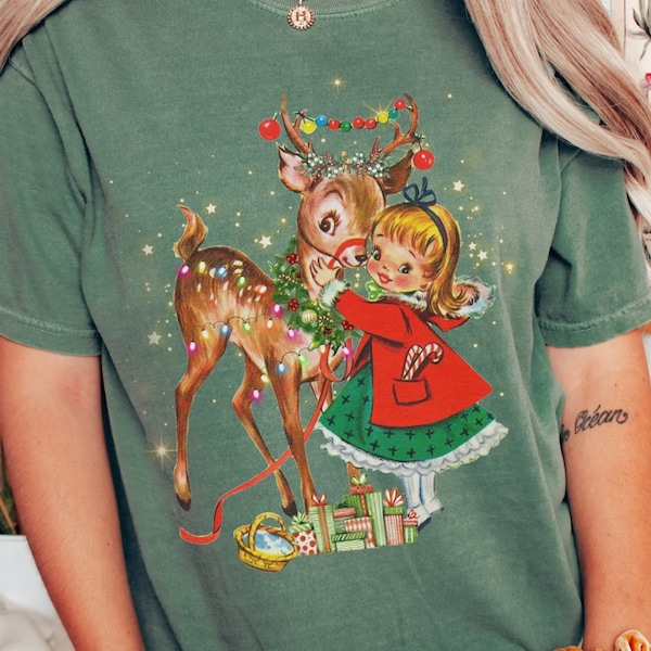 Comfort Colors Womens Vintage Christmas Shirt Vintage 1950s Reindeer And Girl T-Shirt Retro Holiday T Shirt Xmas Party Tee Oversized Shirt