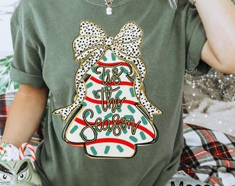 Comfort Colors Christmas Snack Cake Shirt Coquette Christmas Tree Cakes TShirt Tis The Season Christmas T-Shirt Holiday Top Cute Winter Tee