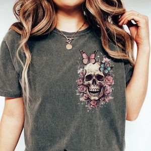 Comfort Colors Floral Skull Shirt Flower Butterfly Skull T-Shirt Boho Fall Goblincore T Shirt Nature Botanical Shirt Halloween Skeleton Tee