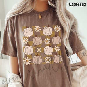 Comfort Colors Retro Fall Shirt Checkered Boho Floral Pumpkins T-Shirt Halloween TShirt Thanksgiving T Shirt Oversized Trendy Fall Tee