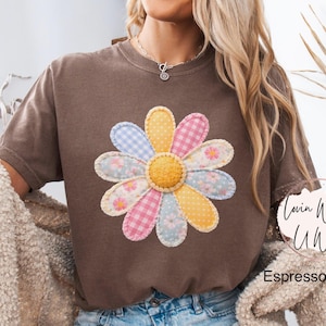 Komfortfarben Faux Quilted Patchwork Daisy Shirt Floral Grafik T-Shirt Vintage Ästhetische Blume Top Cottagecore Patchwork Shirt Frühling Shirt