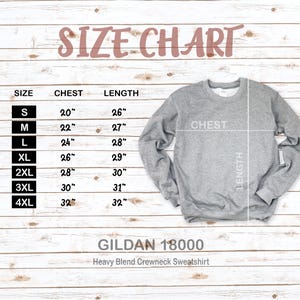Op de afbeelding: Een grijs sweatshirt met ronde hals naast een maattabel met de titel SIZE CHART. De tabel toont de maten S tot 4XL met bijbehorende borst- en lengtematen in inches. De tekst GILDAN 18000 Heavy Blend Crewneck Sweatshirt is zichtbaar.