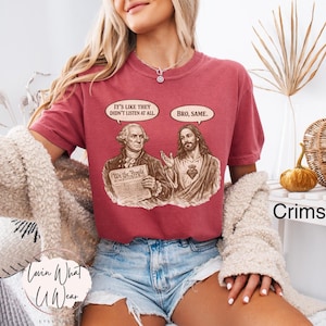 Może przedstawiać: Bordowa koszulka z grafiką George'a Washingtona i Jezusa, z dymkami z napisami "It's like they didn't listen at all" i "Bro, same." Wygodna, codzienna odzież.