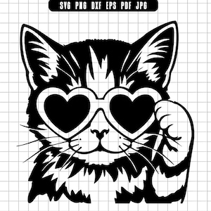 Könnte beinhalten: Schwarz-weiße Grafik einer Katze mit herzförmiger Sonnenbrille. Die Katze ist mit detailliertem Fell und Schnurrhaaren dargestellt und hält eine Pfote hoch. Der Text "SVG PNG DXF EPS PDF JPG" ist enthalten.