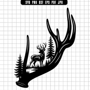 Peut inclure: Illustration en noir et blanc d'un cerf dans une forêt, encadrée par un bois de cerf stylisé. Le texte "SVG PNG DXF EPS PDF JPG" est visible en haut de l'image.