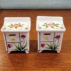 Vintage Oven/Stove Salt and Pepper Shakers