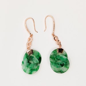Beautiful sterling silver earrings with natural untreated green jadeite double-ring drop (绿飘花翡翠环环相扣银镶耳钩 - 翡翠A货)