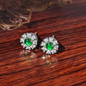 Beautiful sterling silver stud earrings with ice grade green jadeite (高冰辣绿翡翠银镶耳钉，翡翠A货)