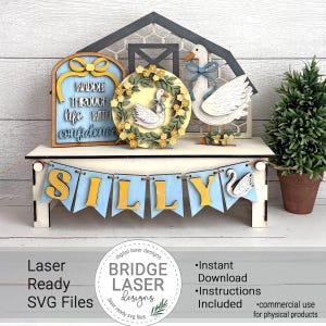 Könnte beinhalten: Handgefertigtes Holzschild mit dem Wort "Welcome" in verspielter Schrift. Das weiß lackierte Schild mit Used-Look zeigt ein florales Design in Rosa- und Grüntönen. Zum Aufhängen an der Wand, es verleiht jedem Zuhause eine einladende Note.