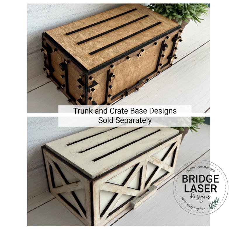 K&ouml;nnte beinhalten: Zwei rechteckige Holzkisten mit lasergeschnittenen Details. Die obere Kiste ist aus Naturholz mit schwarzen Akzenten und dem Text Trunk and Crate Base Designs Sold Separately. Die untere Kiste ist wei&szlig; mit schwarzer Umrandung und Kreuzmuster.