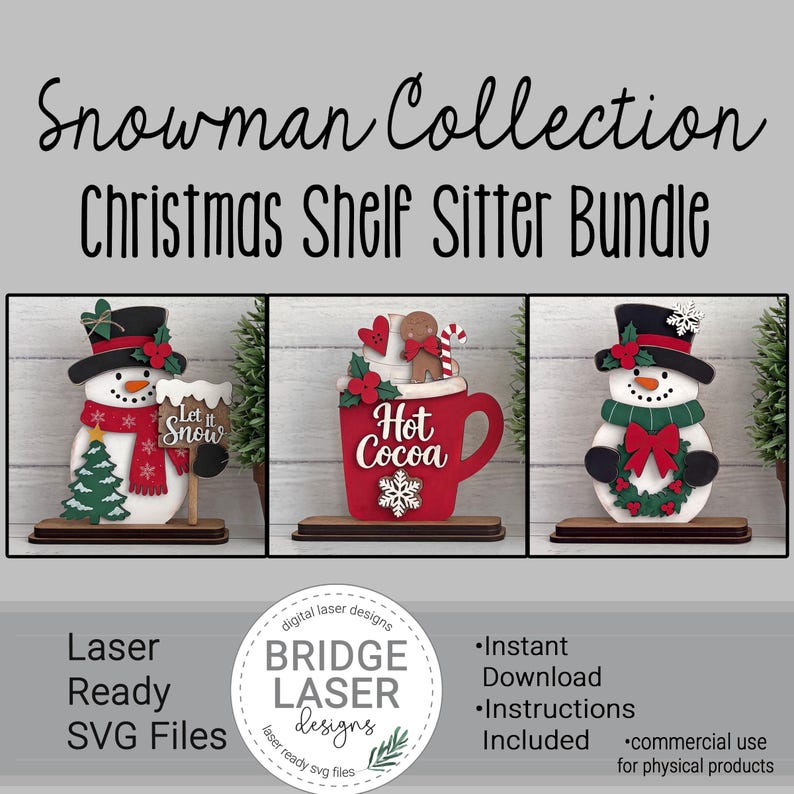 K&ouml;nnte beinhalten: Ein Snowman Collection Weihnachts-Regal-Set bestehend aus drei Holzdekorationen: einem Schneemann mit Let it Snow-Schild, einer roten Hot Cocoa-Tasse mit Lebkuchenmann und einem Schneemann mit Kranz, alle auf dunkelbraunen Sockeln.