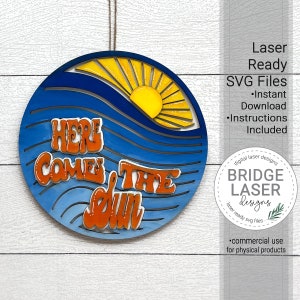 Laserbestand deurhanger zomer, retro Here Comes The Sun lasergesneden ontwerp SVG, zomer welkomstbord laserbestand, welkomstbord lasergesneden SVG