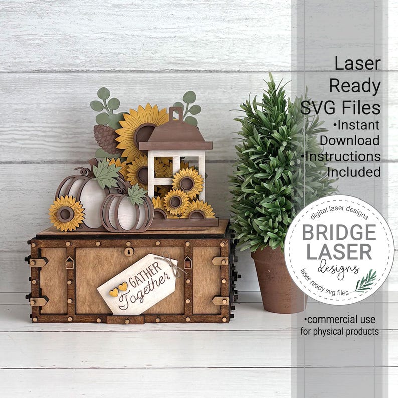 Op de afbeelding: Een gelaagd houten knutselproject met pompoenen, zonnebloemen en een lantaarn op een rechthoekige doos. Een label aan de voorzijde toont "GATHER Together" met twee kleine hartjes. De tekst rechts luidt "Laser Ready SVG Files".