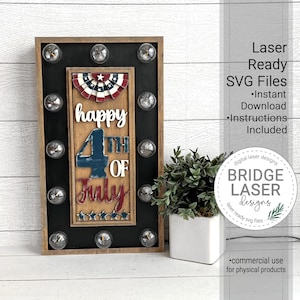4 juli lasergesneden bestand, Happy 4 juli verwisselbaar lichtbord, patriottische boerderij laser SVG, Independence Bistro licht frame SVG
