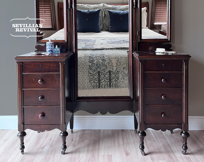 Antique Vanity With Mirrors / 1920s Sligh Furniture Company / Vanity