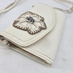 Vtg Brighton Off White Crocodile Leather Embroidered Flower Wallet Crossbody Bag image 4