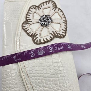 Vtg Brighton Off White Crocodile Leather Embroidered Flower Wallet Crossbody Bag image 11
