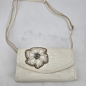Vtg Brighton Off White Crocodile Leather Embroidered Flower Wallet Crossbody Bag image 2