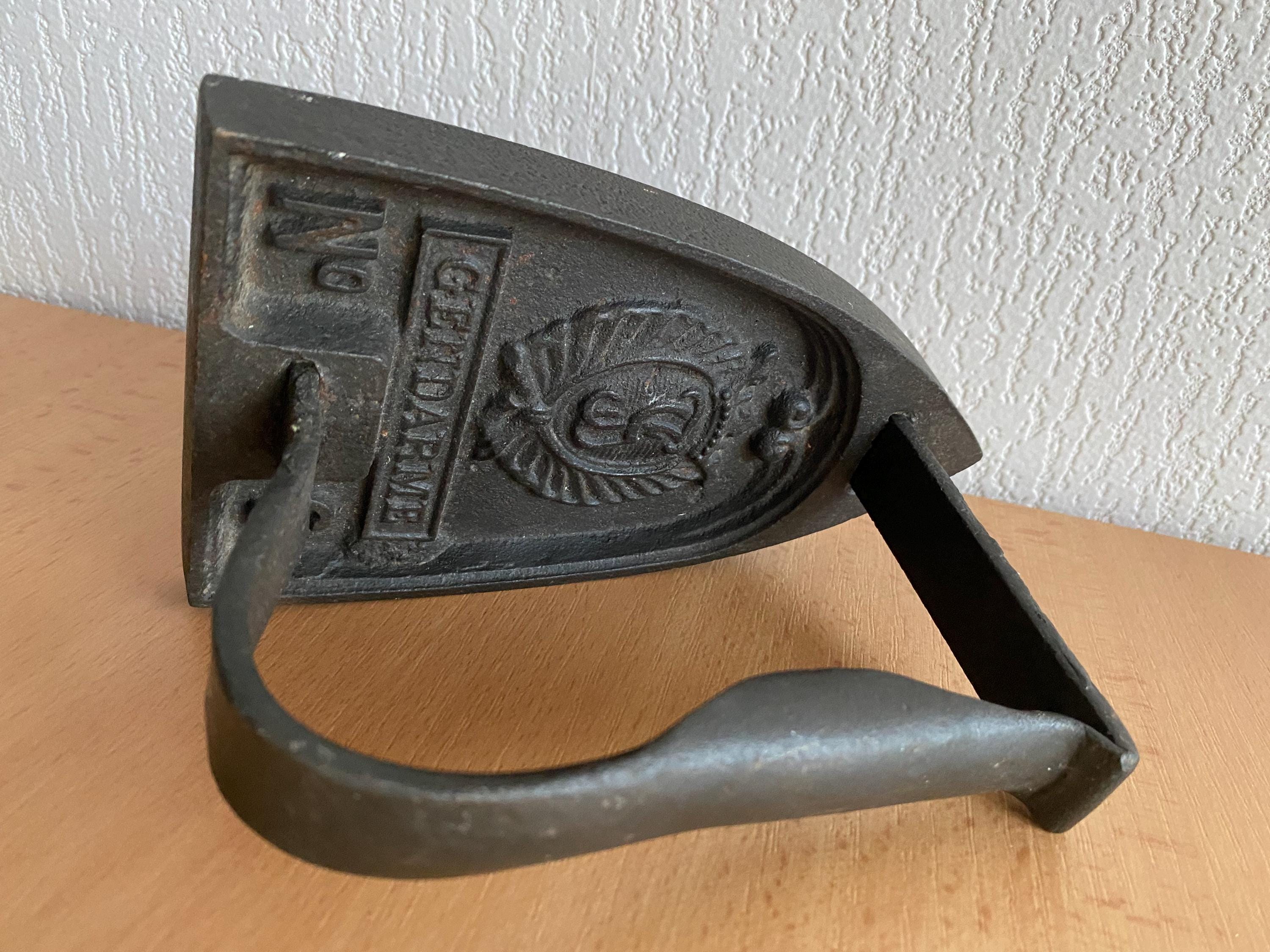 Ancien Fer à Repasser GENDARME N°6 En Fonte – époque Restauration, Pièce Rare Et Authentique