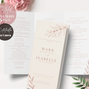 Könnte beinhalten: Ein dreifach gefaltetes Hochzeits-Programm mit einem floralen Design in Rosa- und Brauntönen. Das Programm enthält die Namen des Paares, Mark Matthew Wilson und Isabelle Sofia Thompson, sowie das Datum der Hochzeit, Sonntag, der 1. August 2021. Das Programm enthält auch die Reihenfolge des Gottesdienstes für die Hochzeitsmesse.