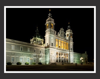 Catedral de Almudena #1 Madrid Espanha, Fotografia de viagem, Impressão de pôster em cores Madrid, Decoração de parede de Madrid, Espanha Vista urbana, Fotografia noturna