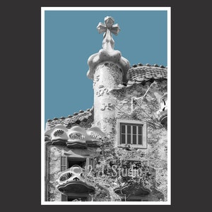 Casa Batlló #3, Travel Photography, B/W Barcelona Poster Print, Barcelona Wall Decor, Barcelona Cityscape, Gaudi Detail