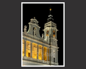 Catedral de Almudena #2 Madrid Espanha, Fotografia de viagem, Impressão de pôster em cores Madrid, Decoração de parede de Madrid, Espanha Vista urbana, Fotografia noturna