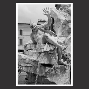 Fontana di Piazza Navona #1 Roma Italia, Fotografia di viaggio, Stampa poster Roma in bianco e nero, Decorazione murale di Roma, Paesaggio urbano di Roma, Dettaglio